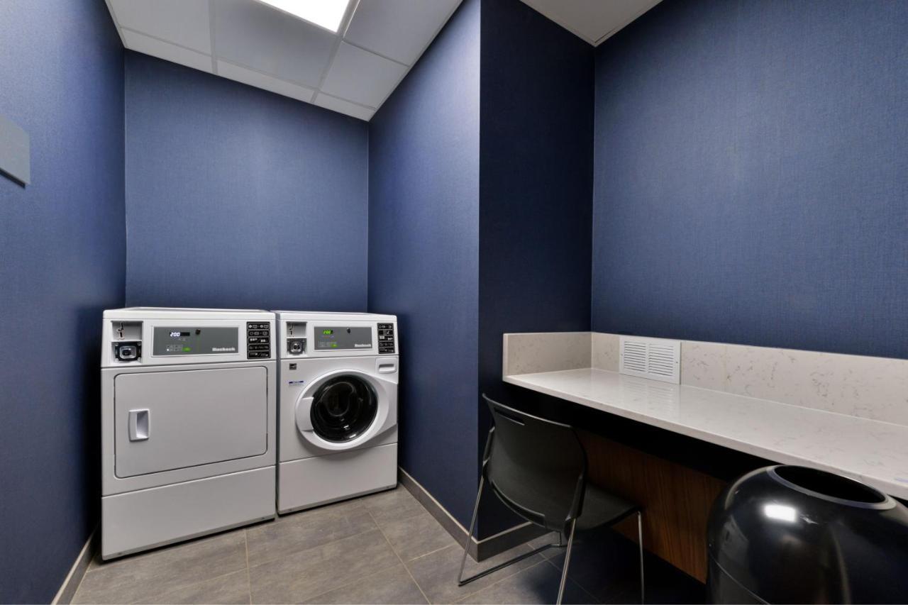 Courtyard By Marriott Raleigh Cary Crossroads Hotel ภายนอก รูปภาพ