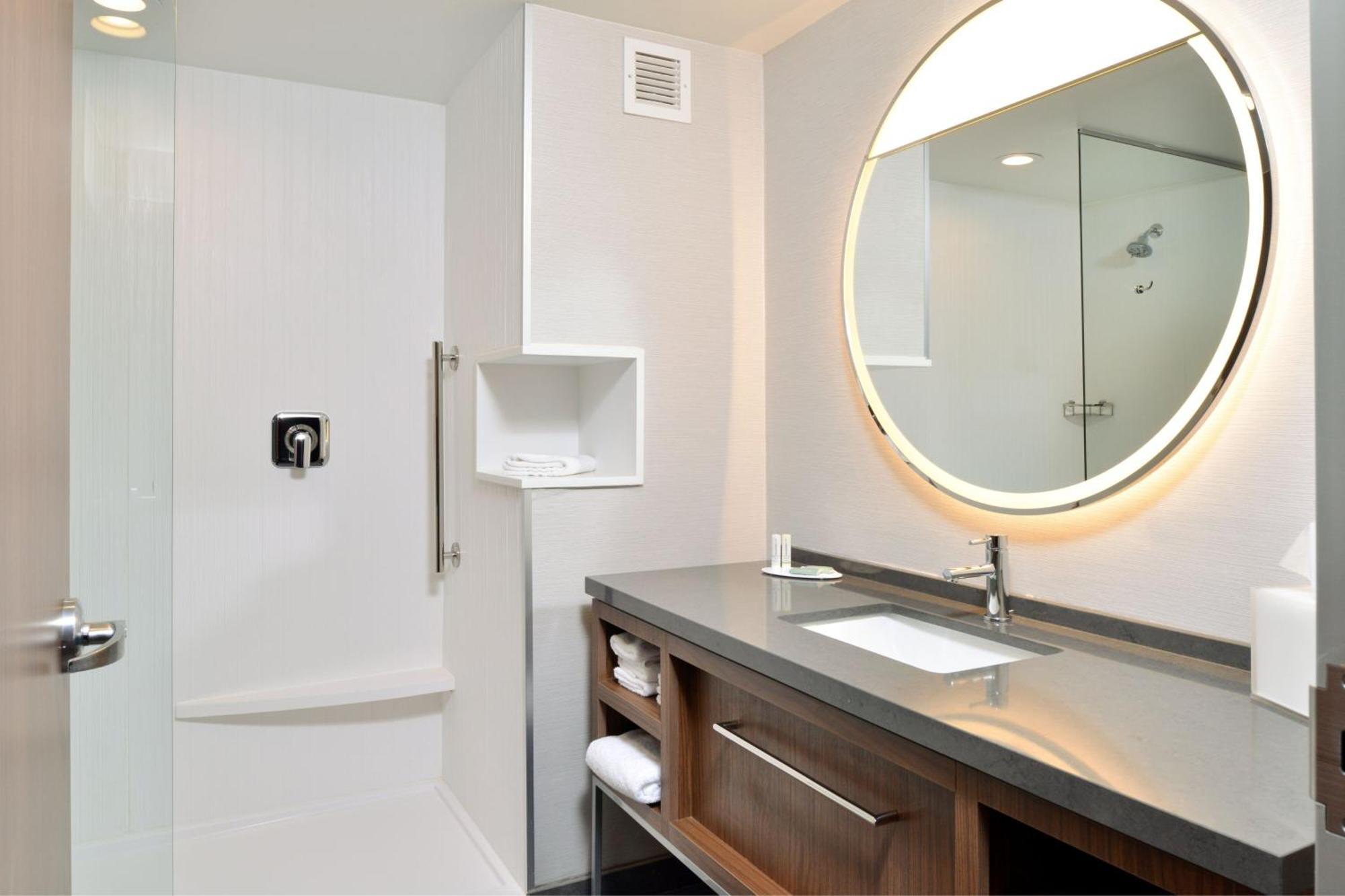 Courtyard By Marriott Raleigh Cary Crossroads Hotel ภายนอก รูปภาพ