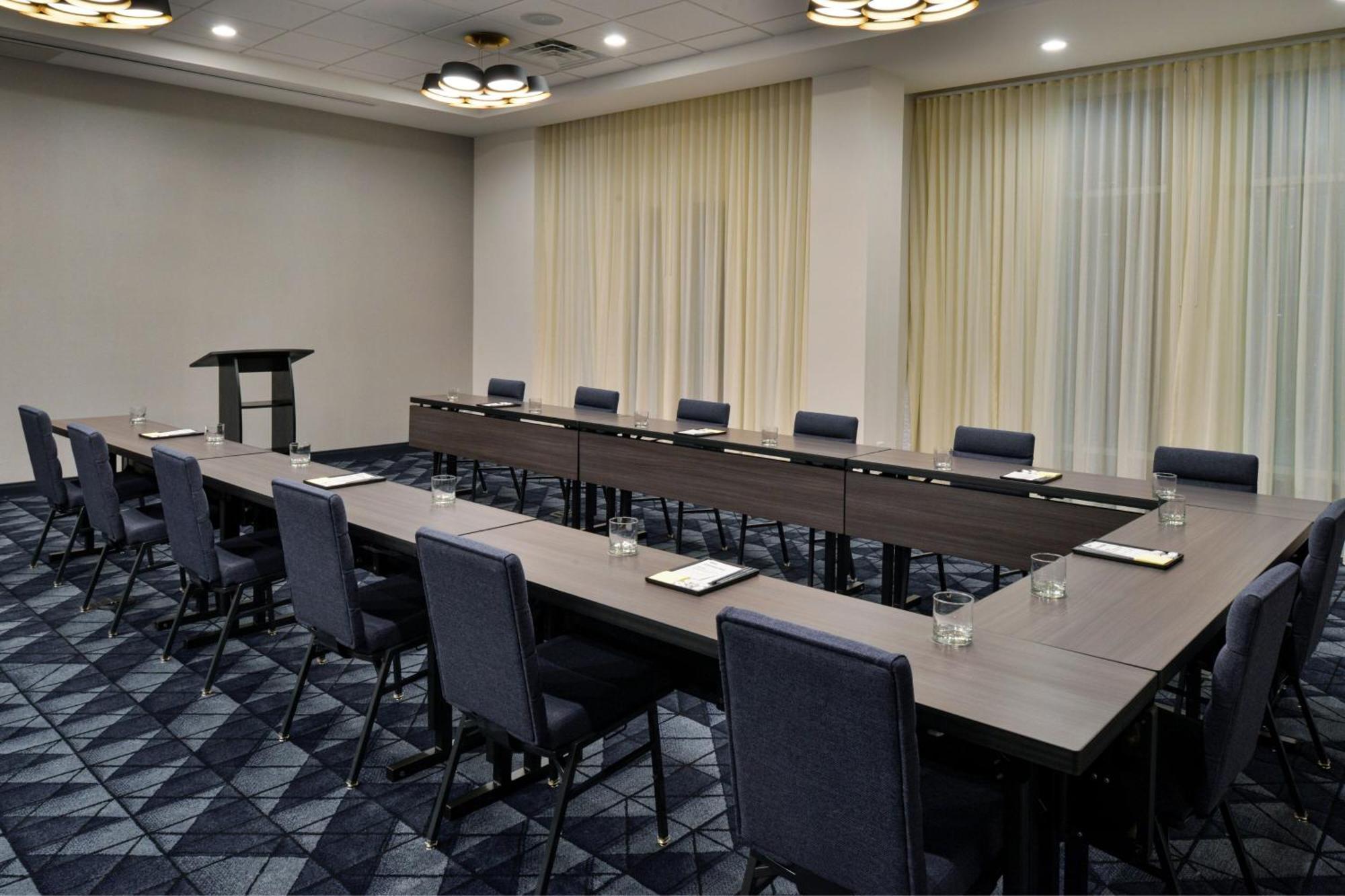 Courtyard By Marriott Raleigh Cary Crossroads Hotel ภายนอก รูปภาพ