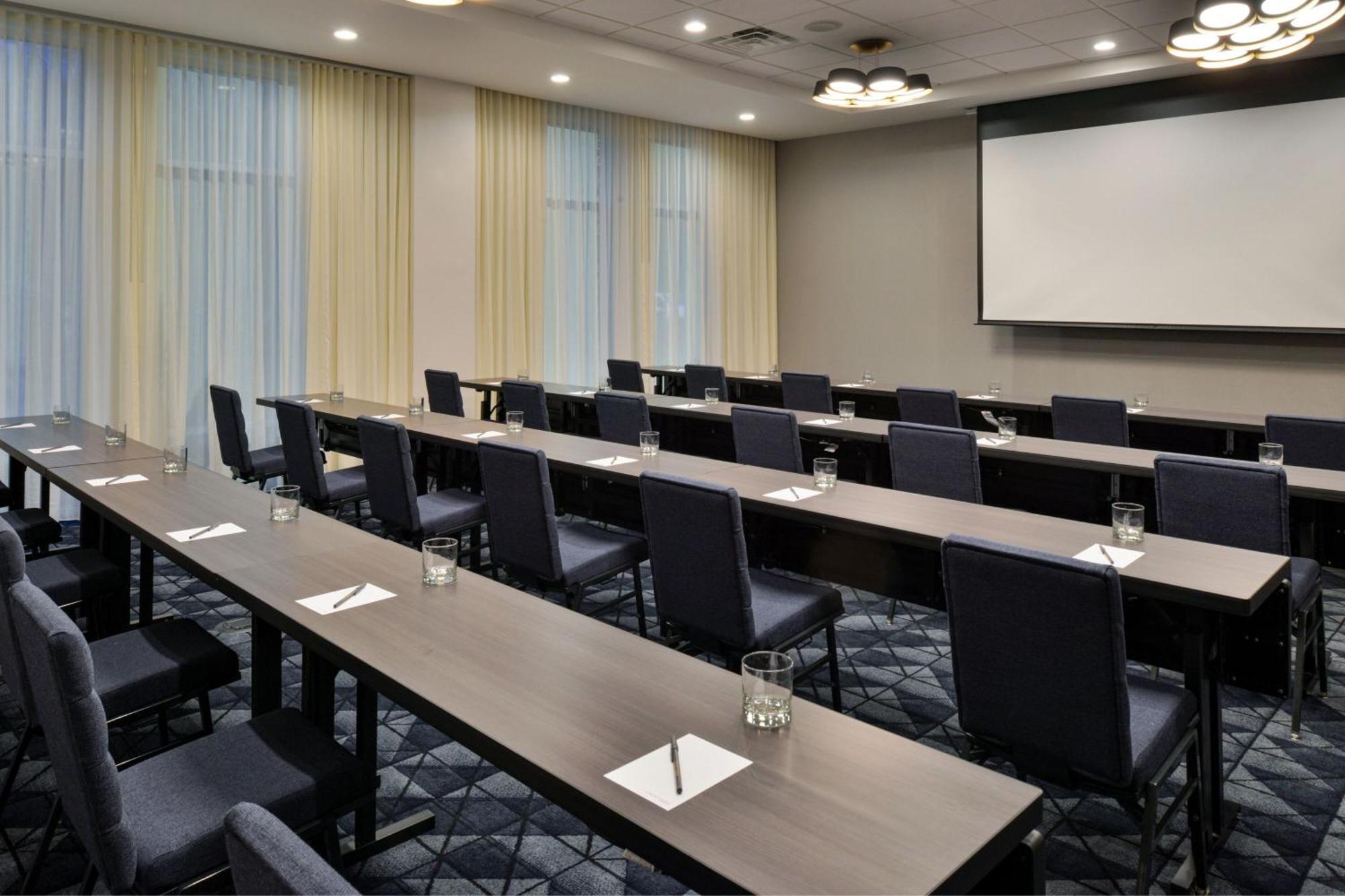 Courtyard By Marriott Raleigh Cary Crossroads Hotel ภายนอก รูปภาพ