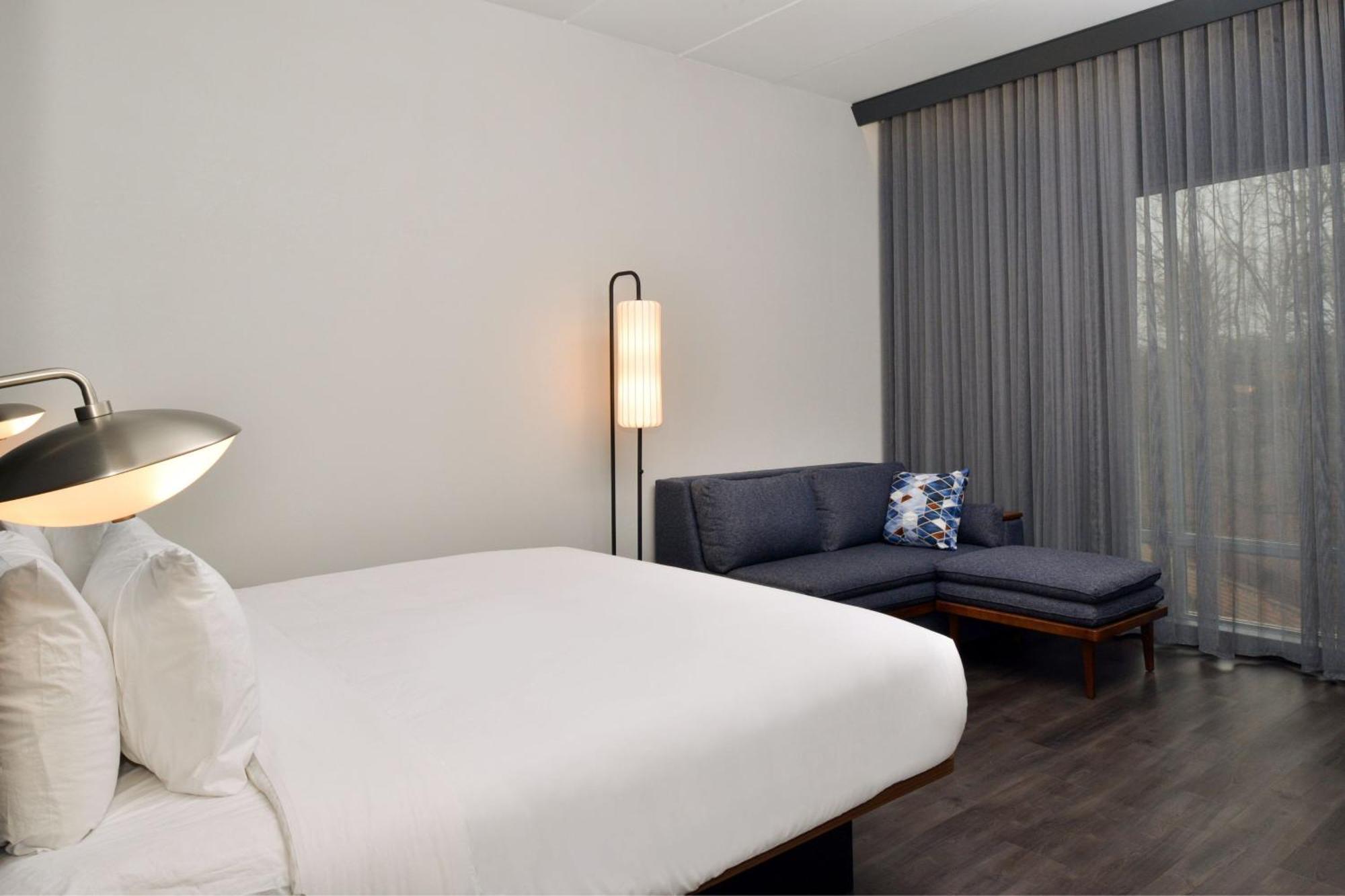 Courtyard By Marriott Raleigh Cary Crossroads Hotel ภายนอก รูปภาพ