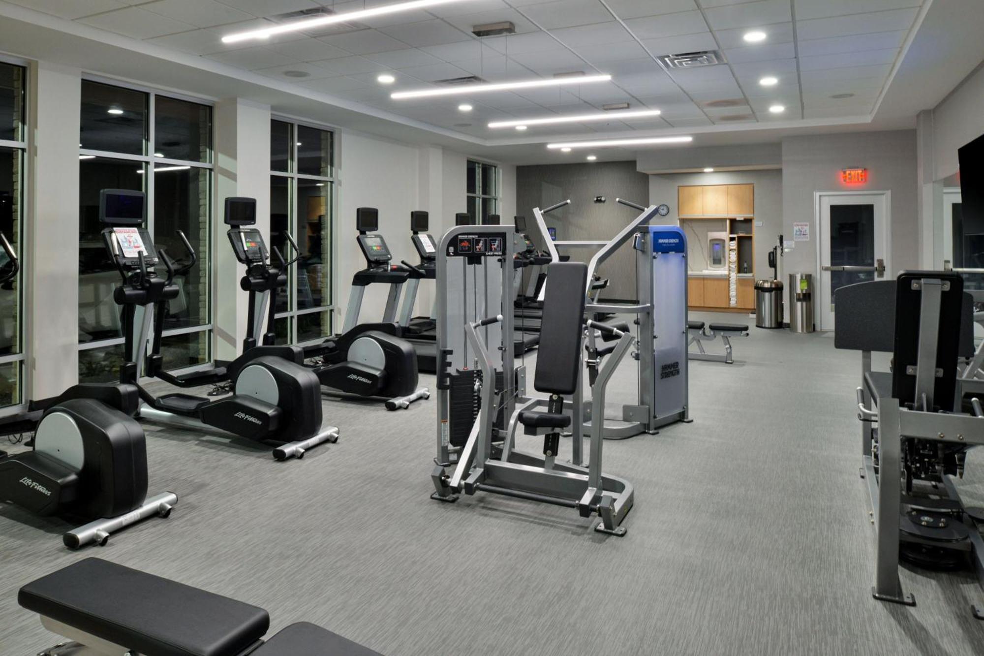 Courtyard By Marriott Raleigh Cary Crossroads Hotel ภายนอก รูปภาพ