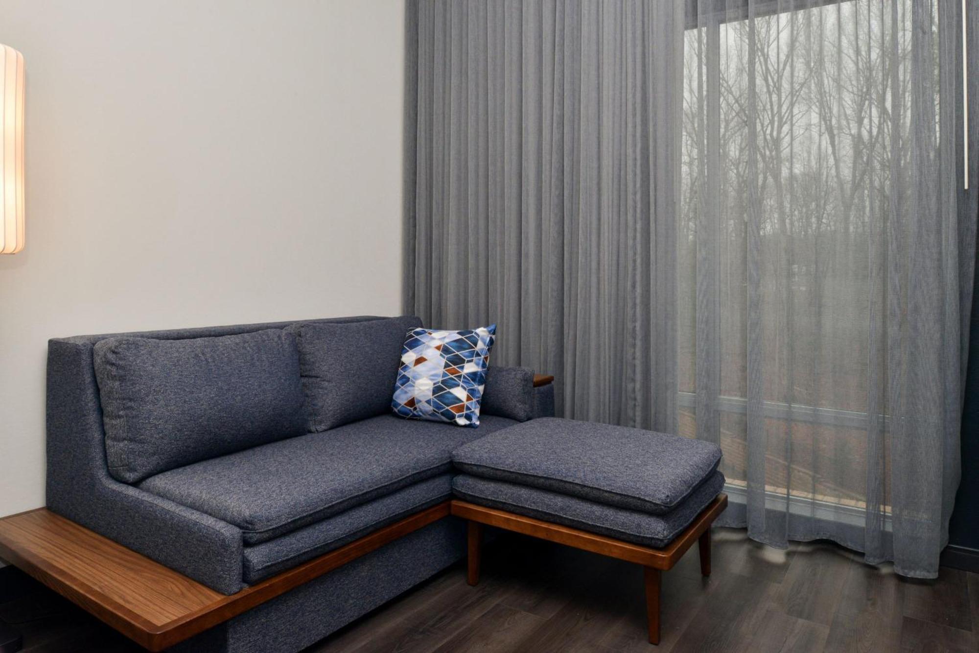 Courtyard By Marriott Raleigh Cary Crossroads Hotel ภายนอก รูปภาพ